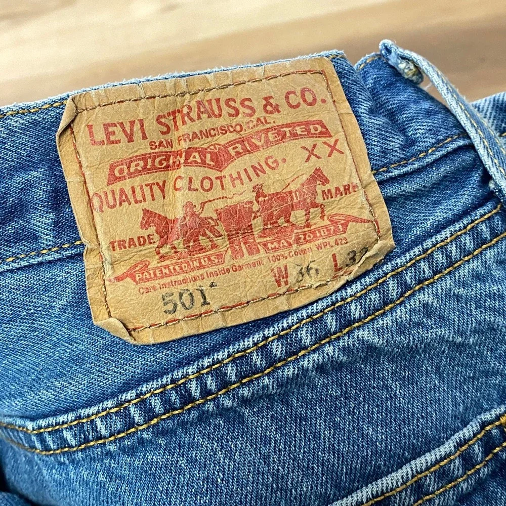 Levi's 501 Jeans Mens 36x32 Heritage 100% Cotton Straight Leg Blue Medium Wash